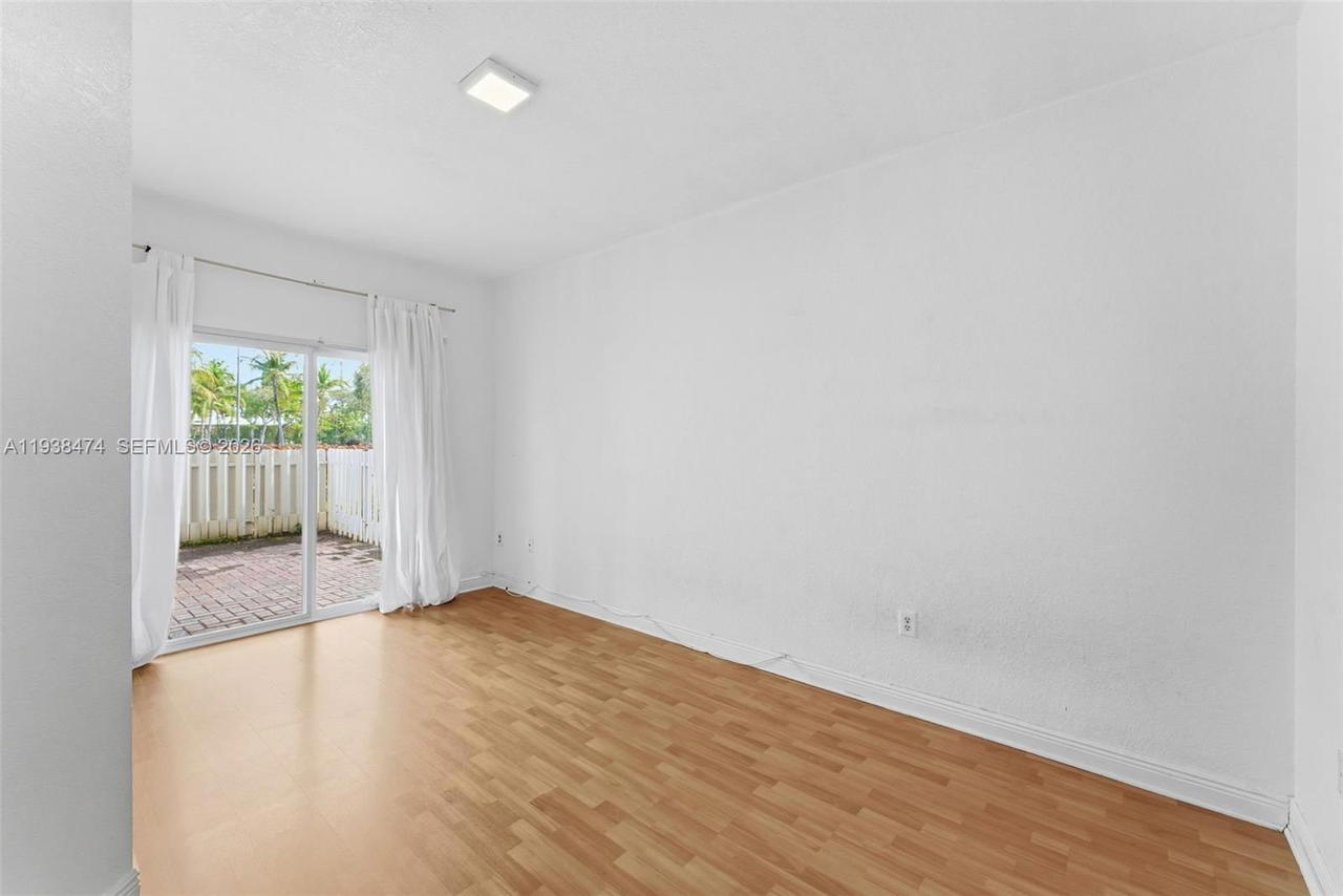 Real estate property located at 10710 66th St #111, Miami-dade, Captiva Condo E, Doral, FL