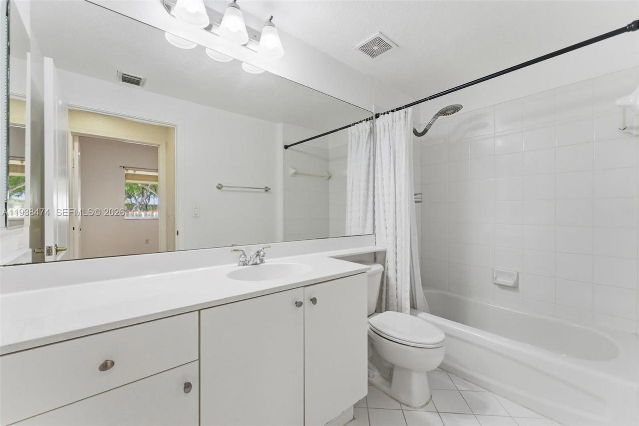 Real estate property located at 10710 66th St #111, Miami-dade, Captiva Condo E, Doral, FL