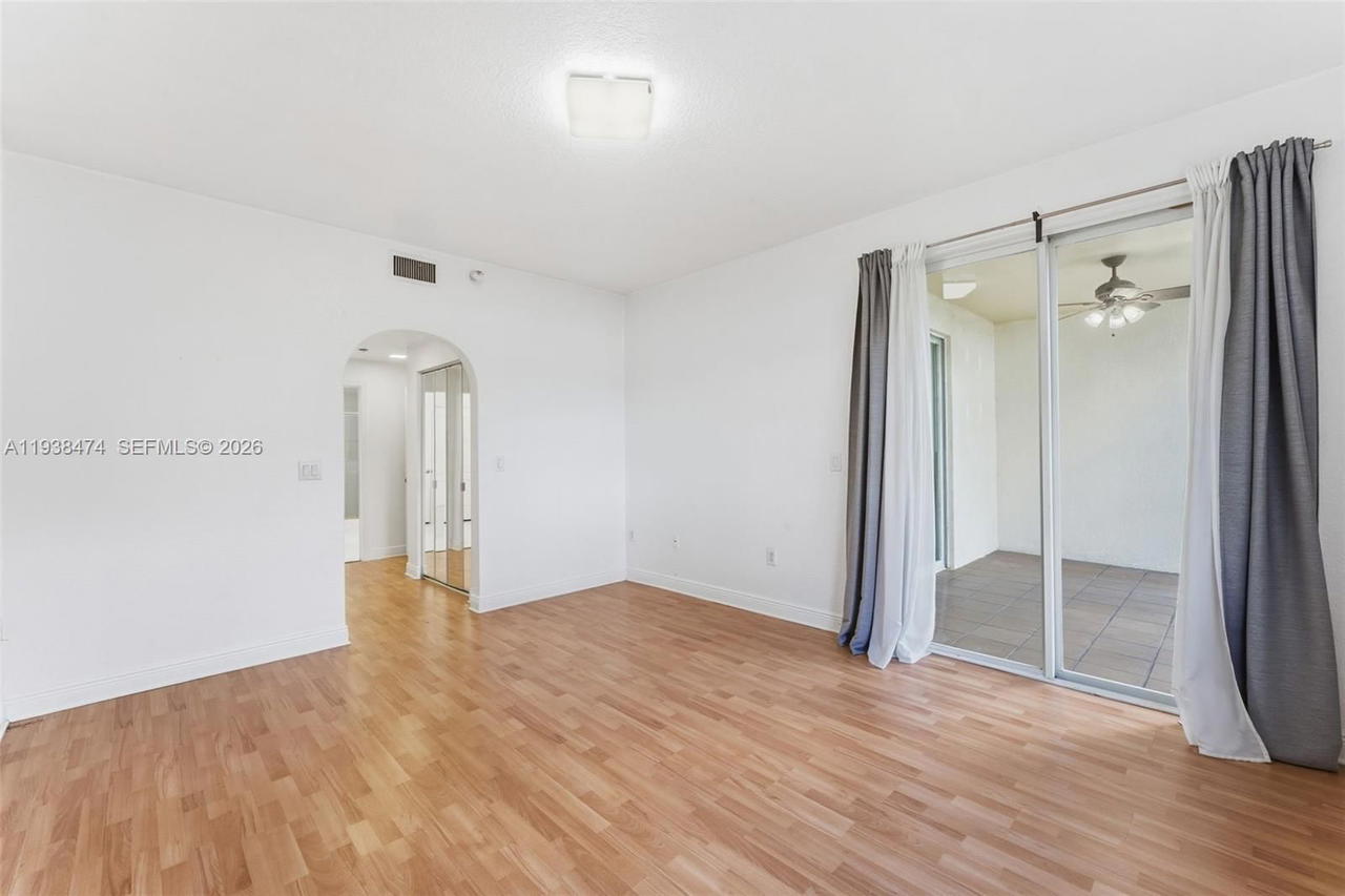 Real estate property located at 10710 66th St #111, Miami-dade, Captiva Condo E, Doral, FL