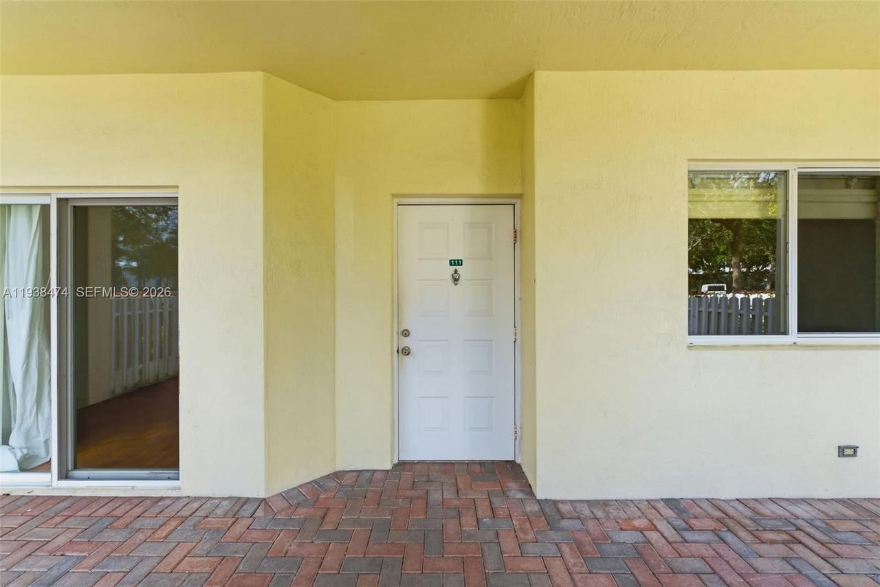 Real estate property located at 10710 66th St #111, Miami-dade, Captiva Condo E, Doral, FL