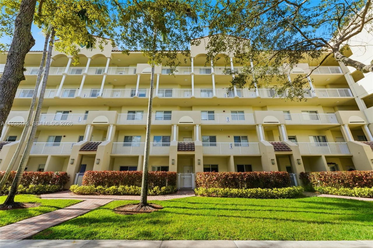 Real estate property located at 10710 66th St #111, Miami-dade, Captiva Condo E, Doral, FL