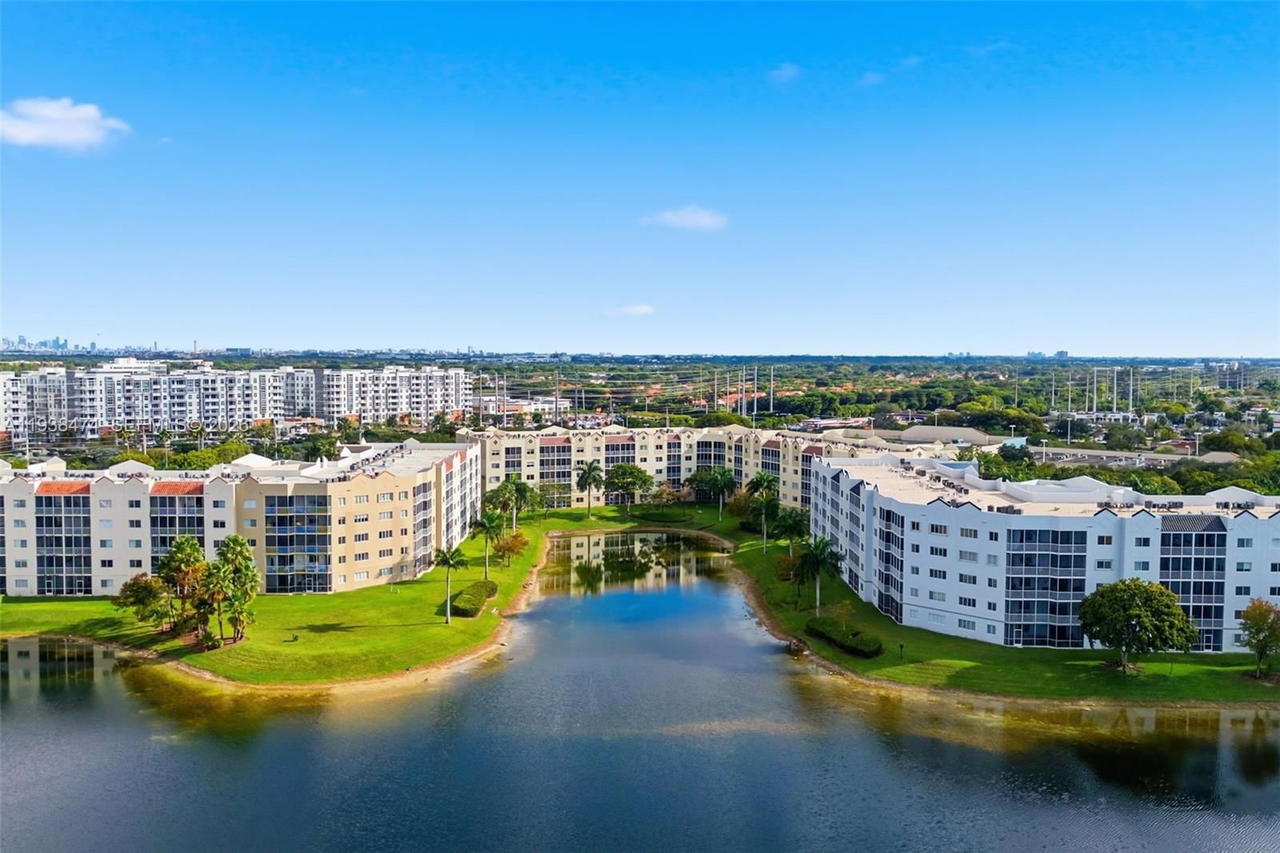 Real estate property located at 10710 66th St #111, Miami-dade, Captiva Condo E, Doral, FL