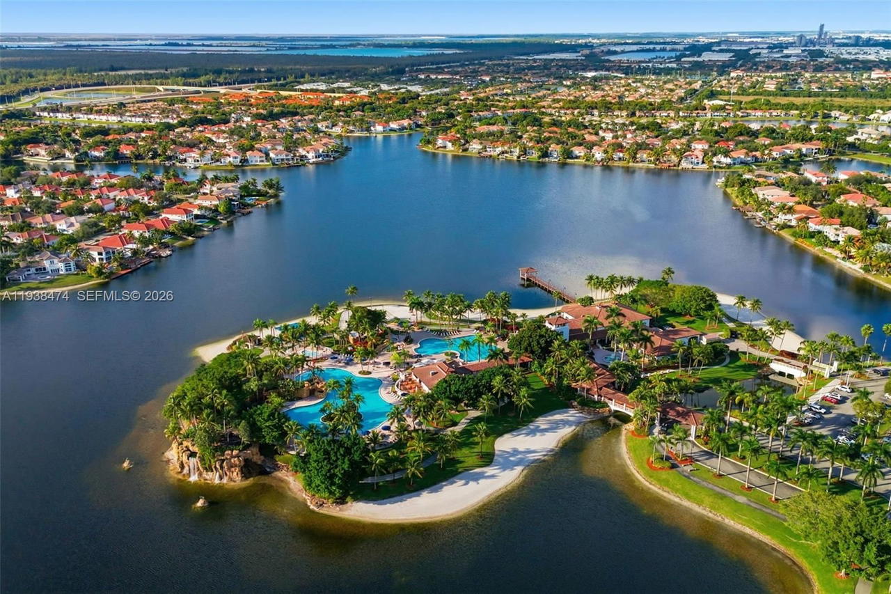 Real estate property located at 10710 66th St #111, Miami-dade, Captiva Condo E, Doral, FL