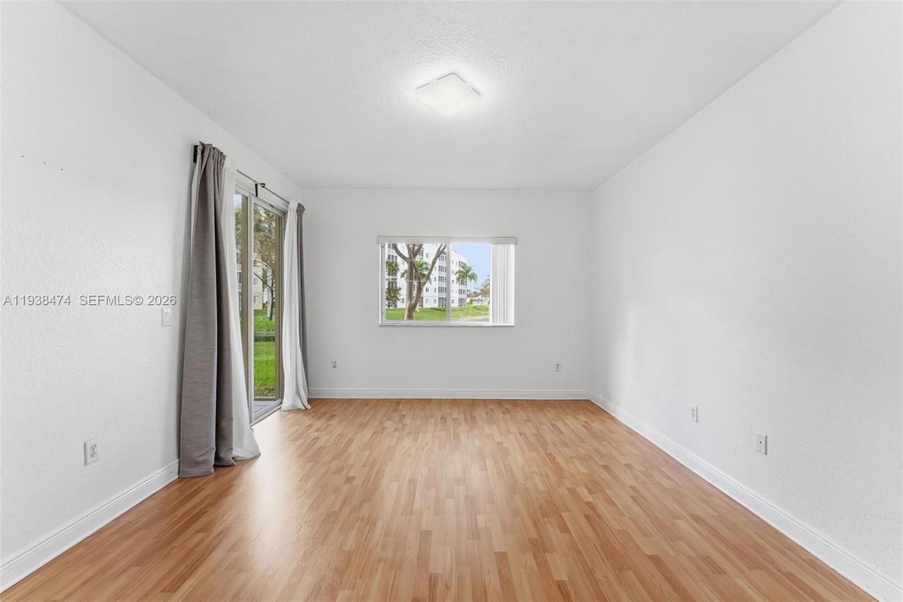 Real estate property located at 10710 66th St #111, Miami-dade, Captiva Condo E, Doral, FL