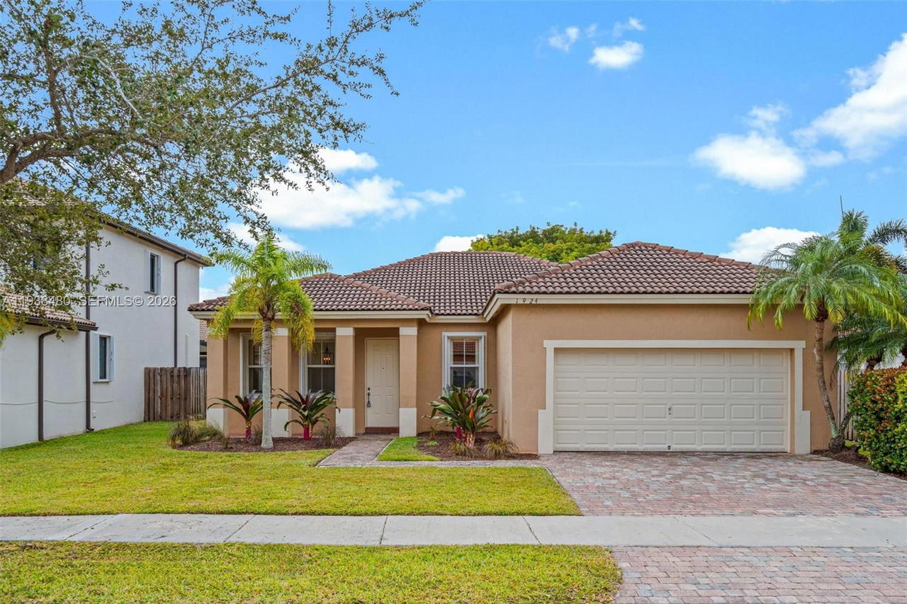 Real estate property located at 1924 17th Ct, Miami-dade, Shores At Keys Gate, Homestead, FL