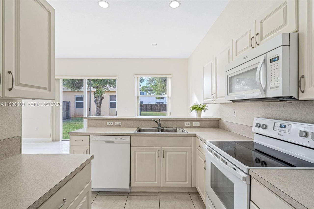 Real estate property located at 1924 17th Ct, Miami-dade, Shores At Keys Gate, Homestead, FL