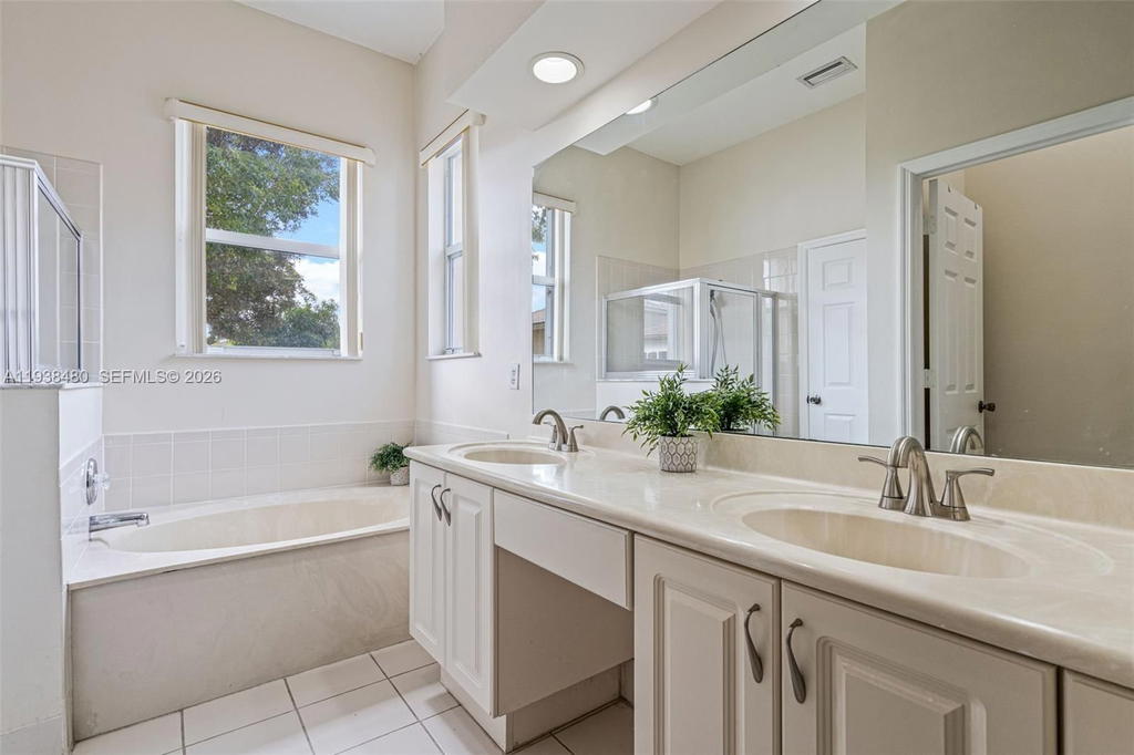 Real estate property located at 1924 17th Ct, Miami-dade, Shores At Keys Gate, Homestead, FL