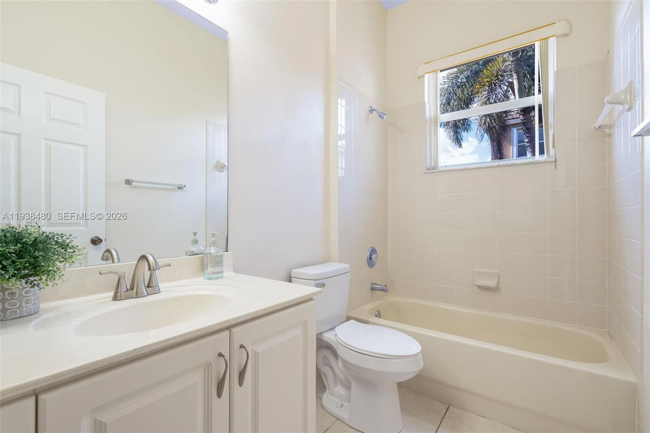 Real estate property located at 1924 17th Ct, Miami-dade, Shores At Keys Gate, Homestead, FL