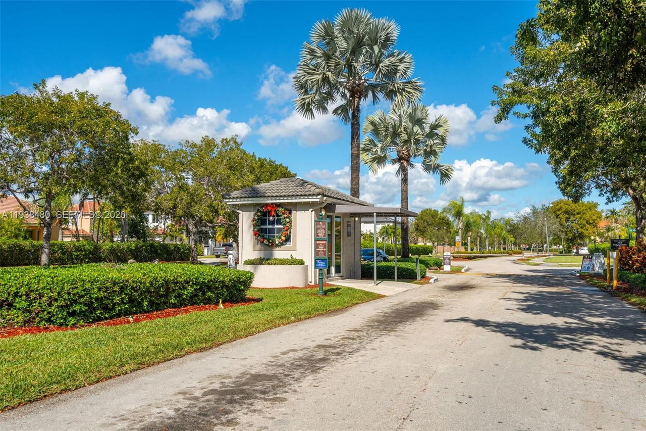Real estate property located at 1924 17th Ct, Miami-dade, Shores At Keys Gate, Homestead, FL