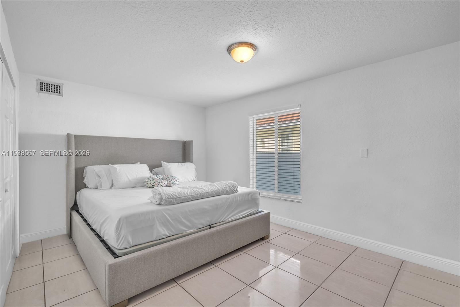 Real estate property located at 4230 5th St, Miami-dade, W Flag Cen Le Jeune Ad, Miami, FL