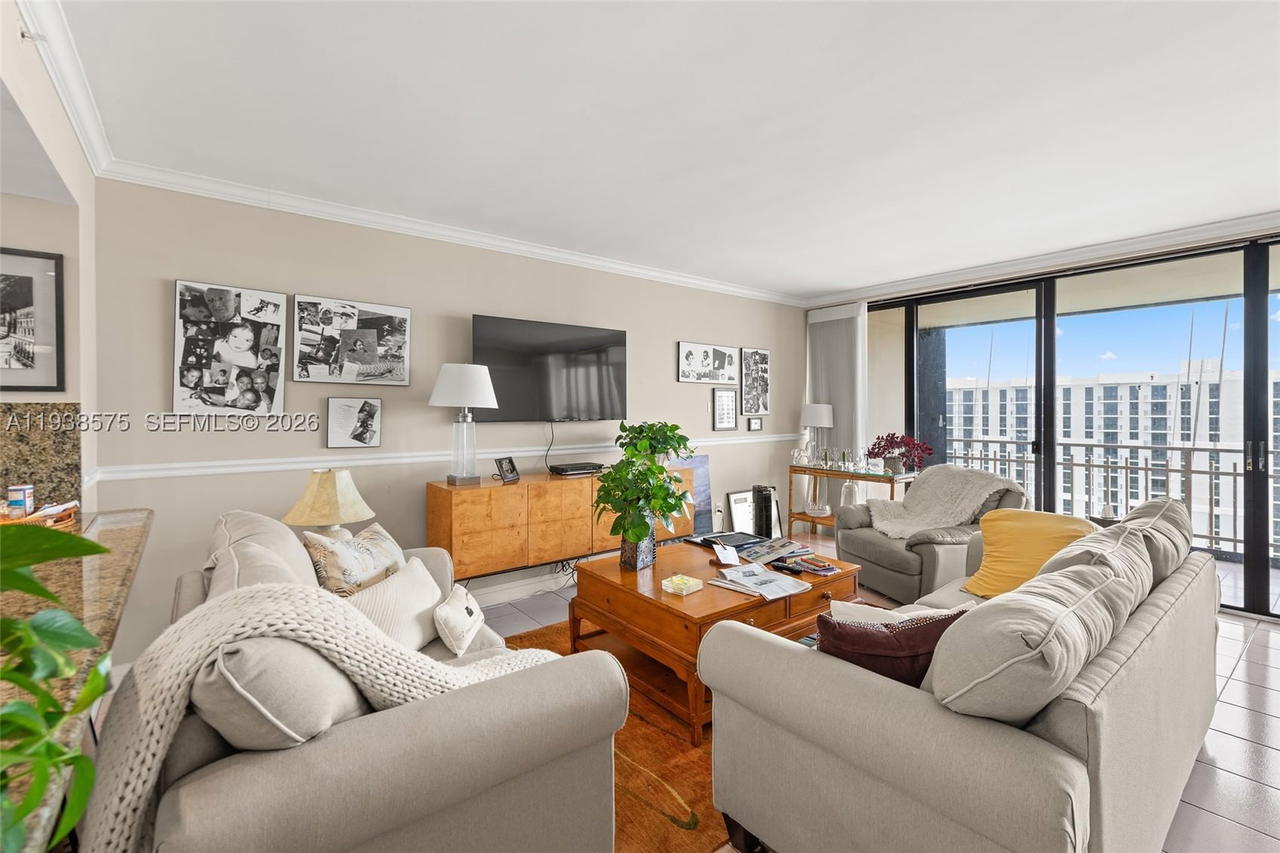 Real estate property located at 11113 Biscayne Blvd #1554, Miami-dade, Jockey Club Iii Condo, Miami, FL