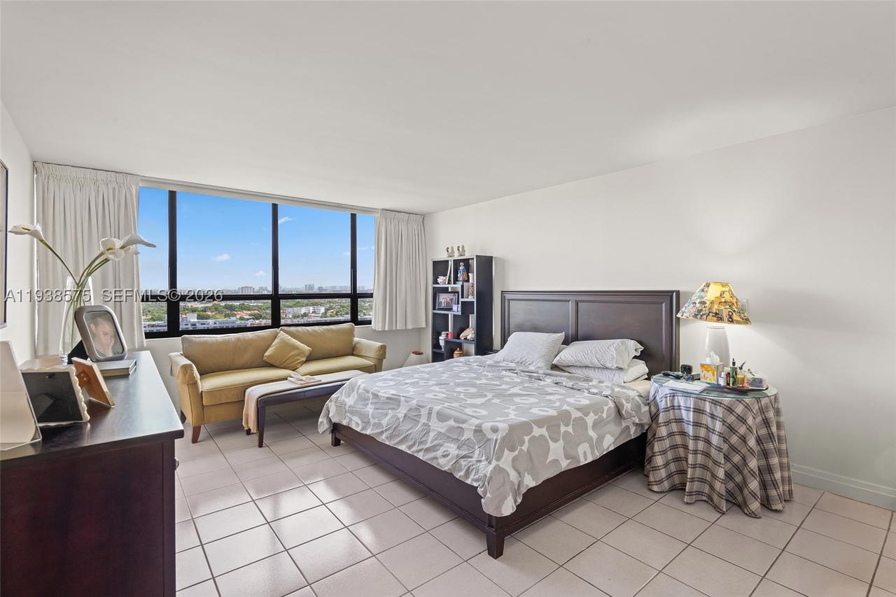 Real estate property located at 11113 Biscayne Blvd #1554, Miami-dade, Jockey Club Iii Condo, Miami, FL
