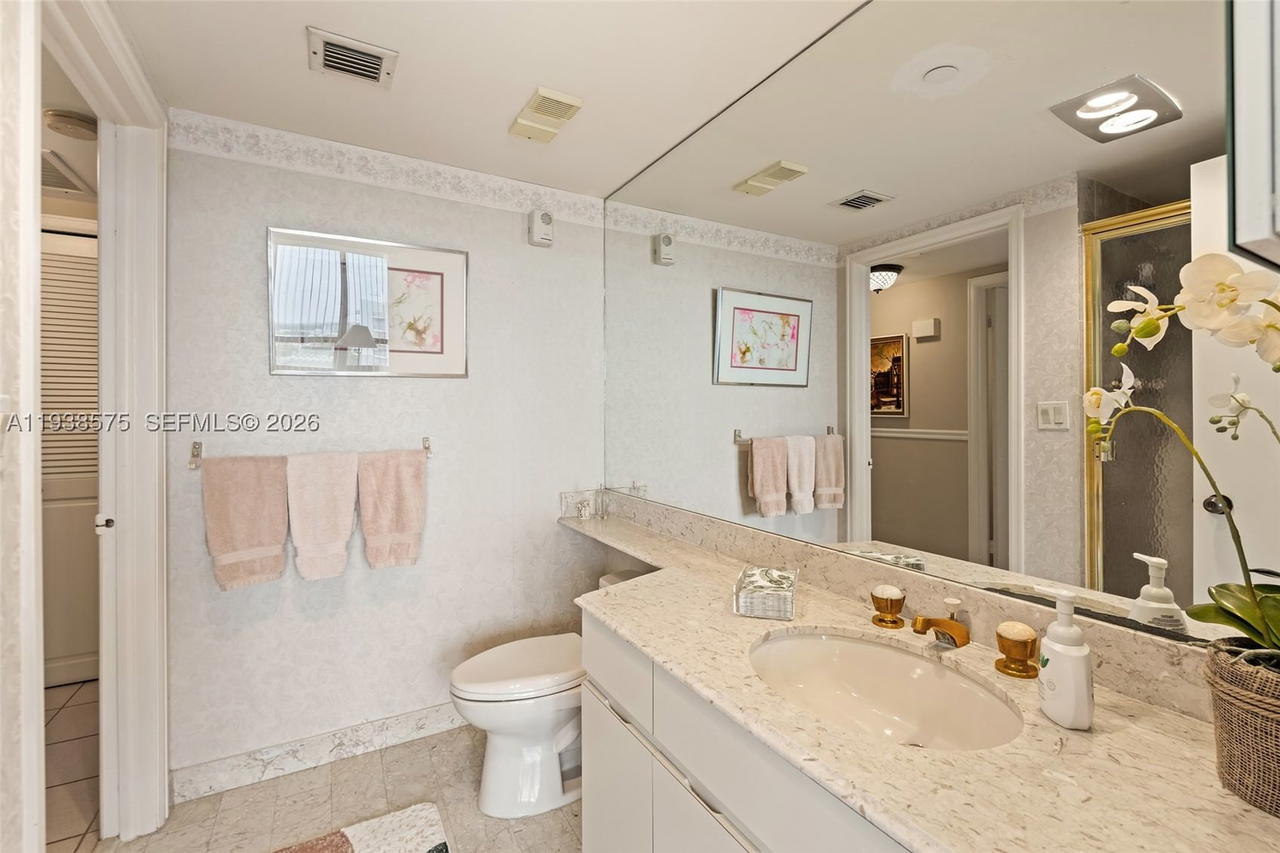 Real estate property located at 11113 Biscayne Blvd #1554, Miami-dade, Jockey Club Iii Condo, Miami, FL