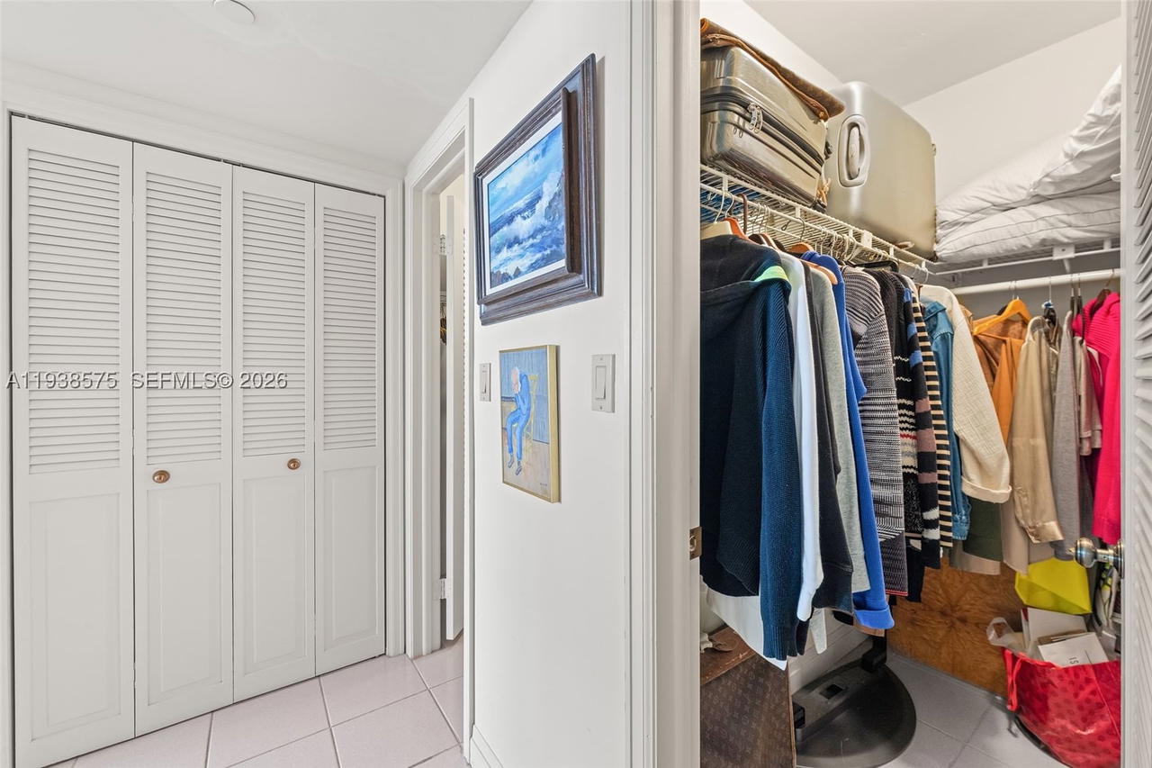 Real estate property located at 11113 Biscayne Blvd #1554, Miami-dade, Jockey Club Iii Condo, Miami, FL