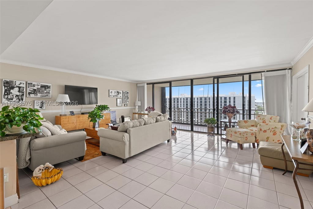 Real estate property located at 11113 Biscayne Blvd #1554, Miami-dade, Jockey Club Iii Condo, Miami, FL