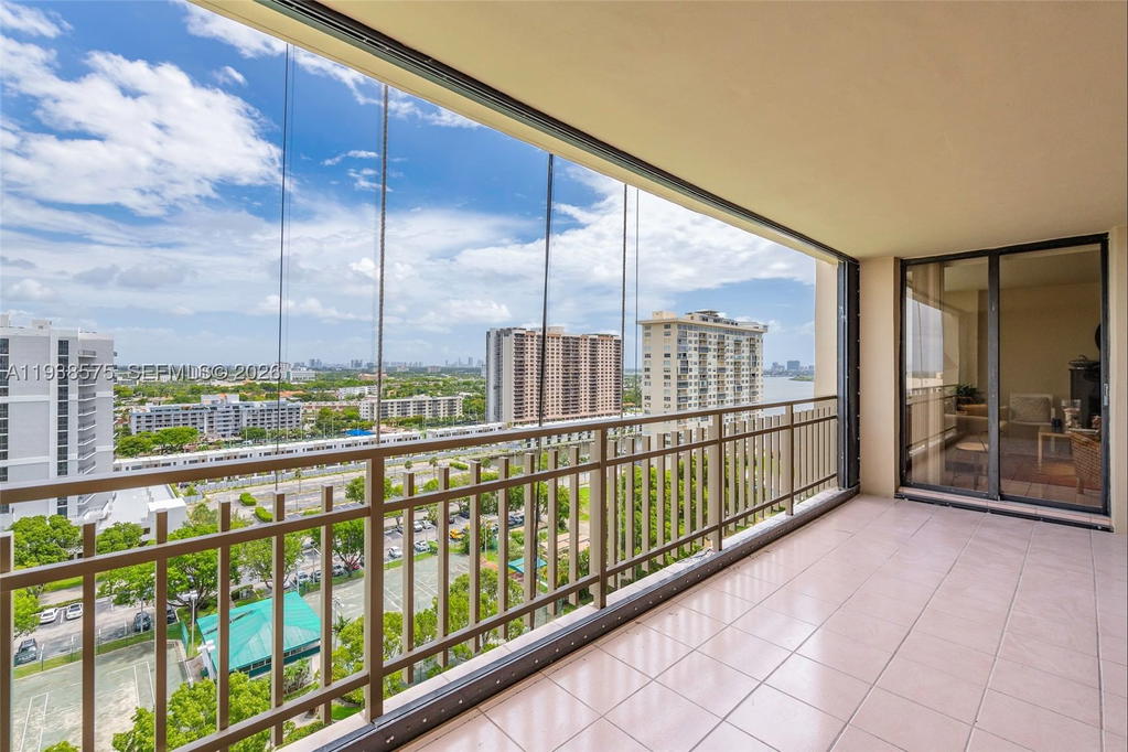 Real estate property located at 11113 Biscayne Blvd #1554, Miami-dade, Jockey Club Iii Condo, Miami, FL