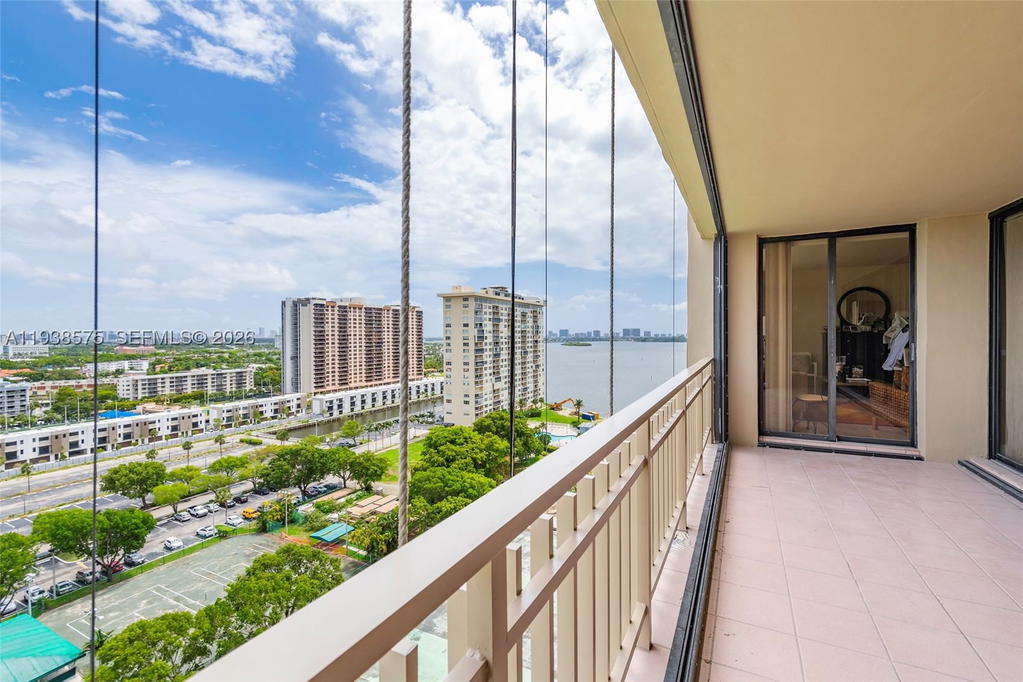 Real estate property located at 11113 Biscayne Blvd #1554, Miami-dade, Jockey Club Iii Condo, Miami, FL