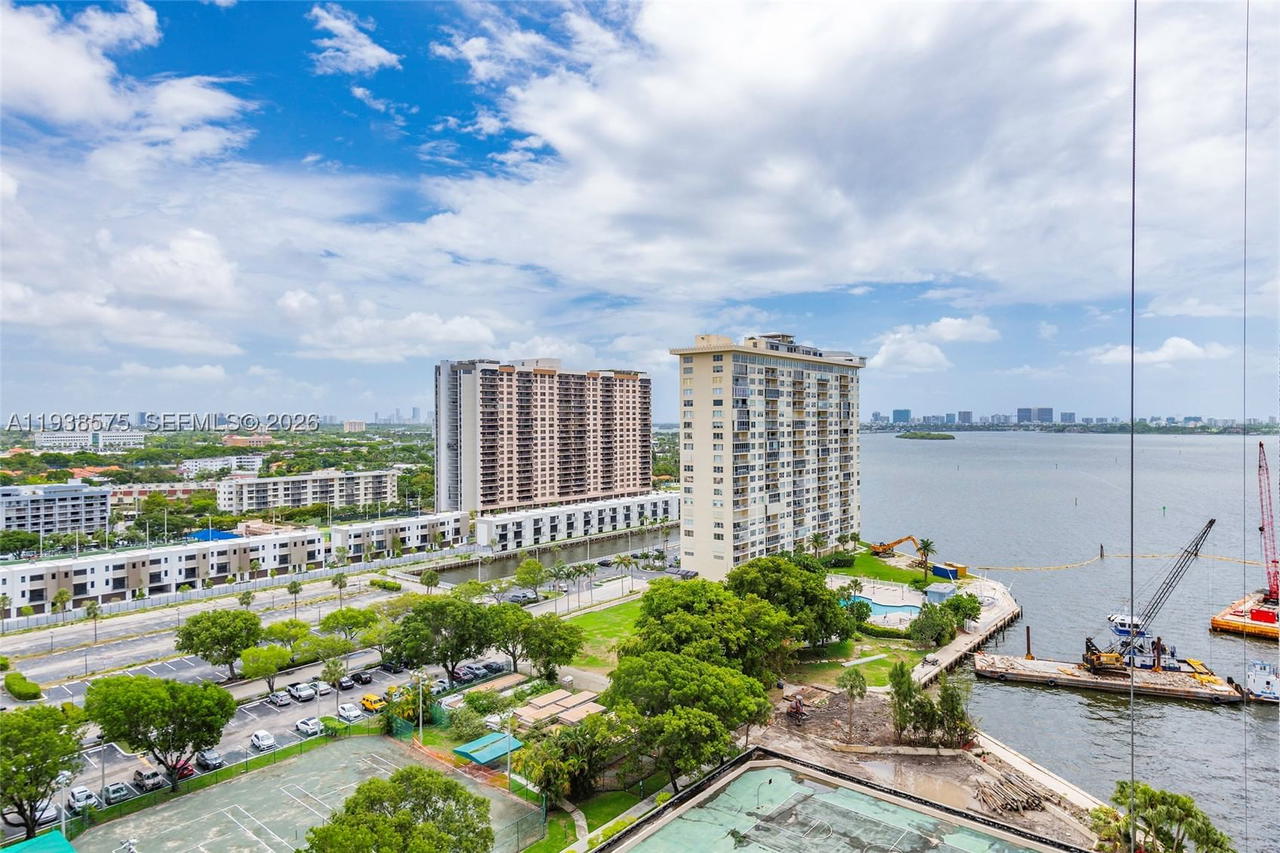 Real estate property located at 11113 Biscayne Blvd #1554, Miami-dade, Jockey Club Iii Condo, Miami, FL