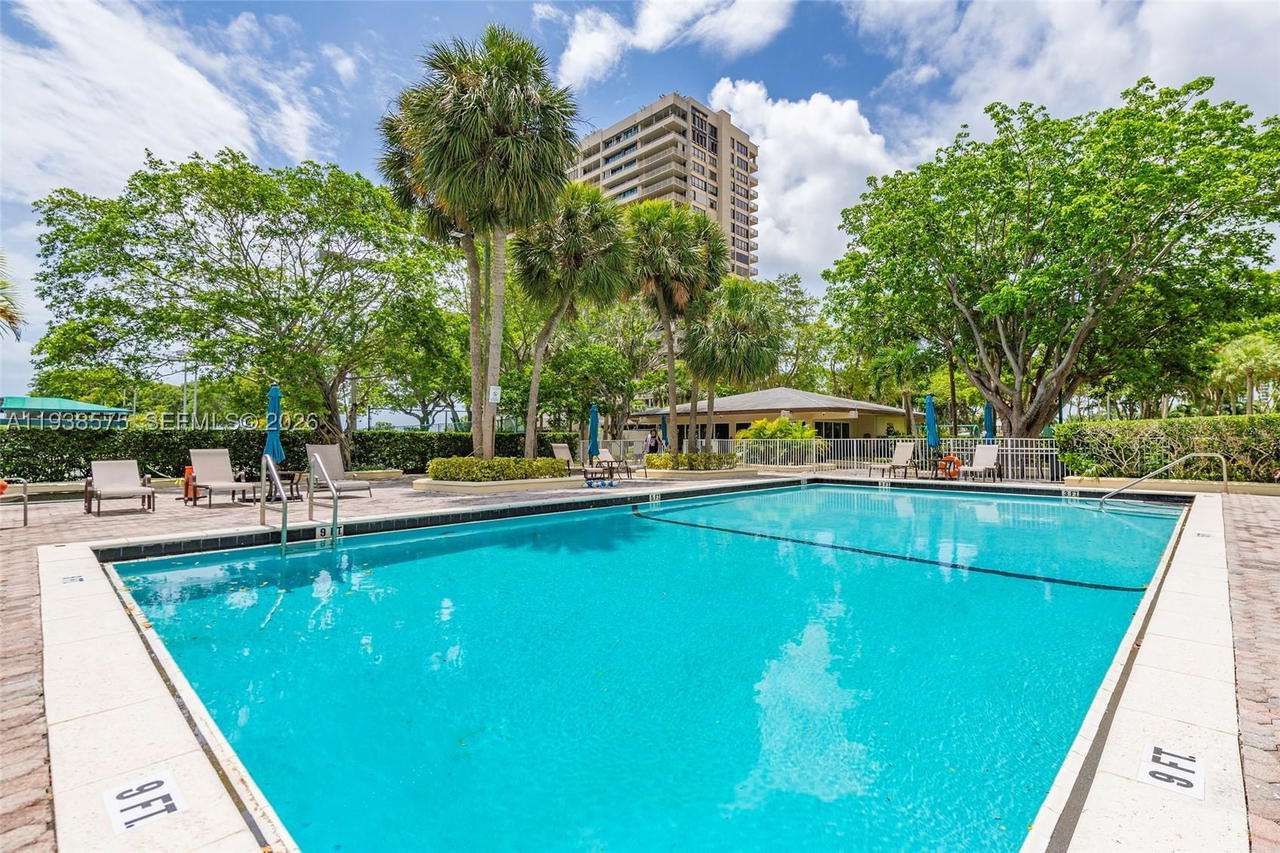 Real estate property located at 11113 Biscayne Blvd #1554, Miami-dade, Jockey Club Iii Condo, Miami, FL