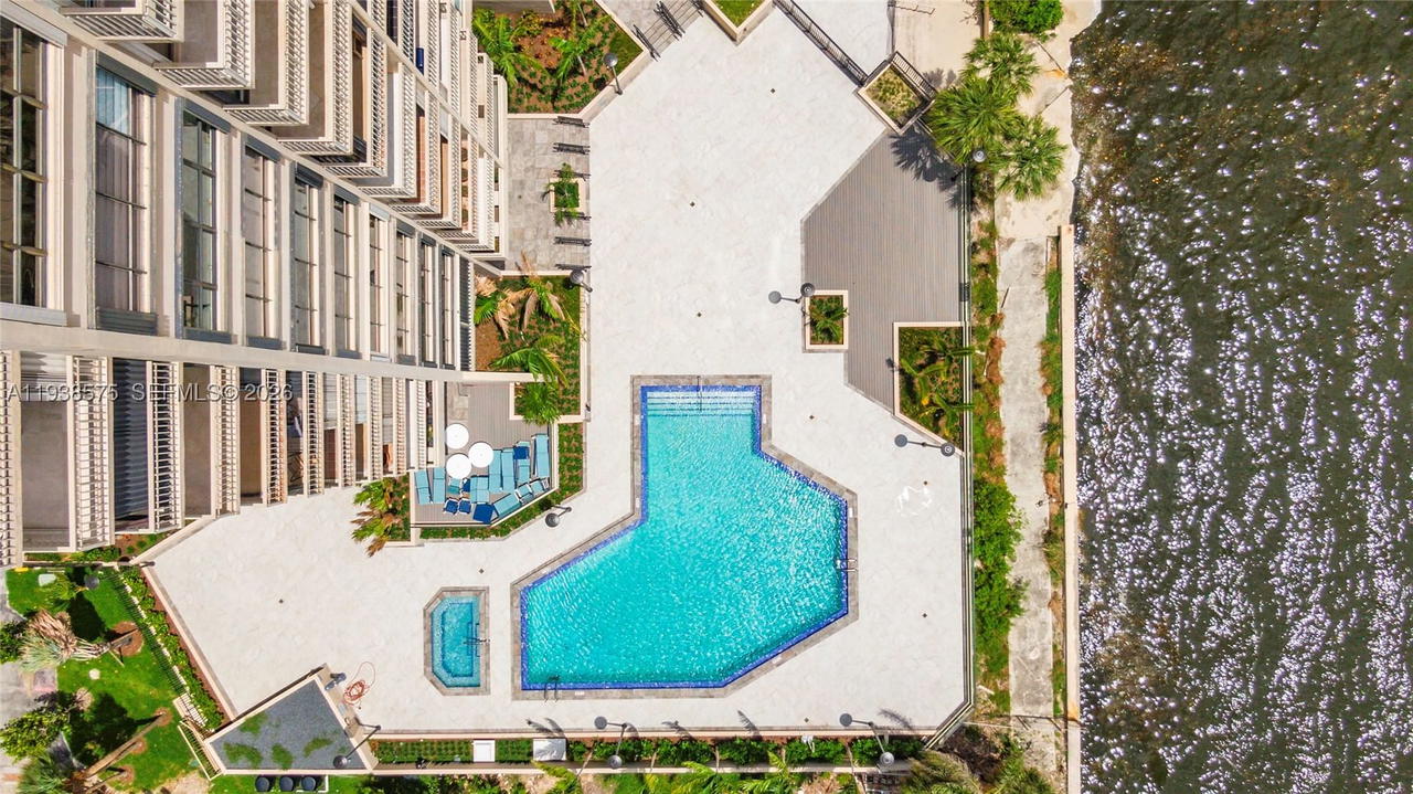 Real estate property located at 11113 Biscayne Blvd #1554, Miami-dade, Jockey Club Iii Condo, Miami, FL