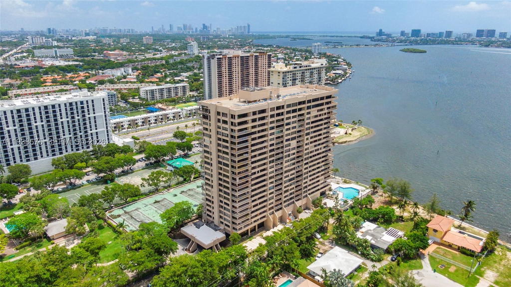 Real estate property located at 11113 Biscayne Blvd #1554, Miami-dade, Jockey Club Iii Condo, Miami, FL