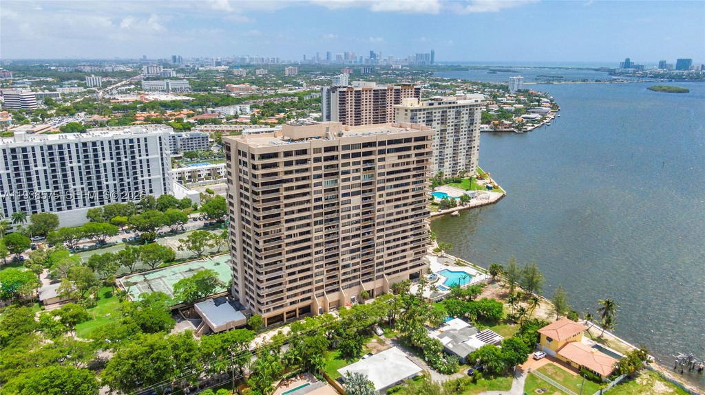 Real estate property located at 11113 Biscayne Blvd #1554, Miami-dade, Jockey Club Iii Condo, Miami, FL