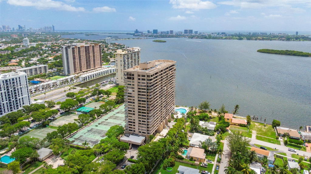 Real estate property located at 11113 Biscayne Blvd #1554, Miami-dade, Jockey Club Iii Condo, Miami, FL