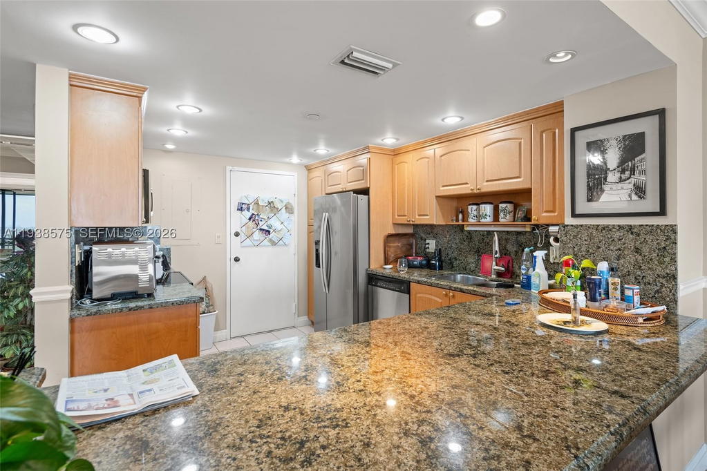 Real estate property located at 11113 Biscayne Blvd #1554, Miami-dade, Jockey Club Iii Condo, Miami, FL