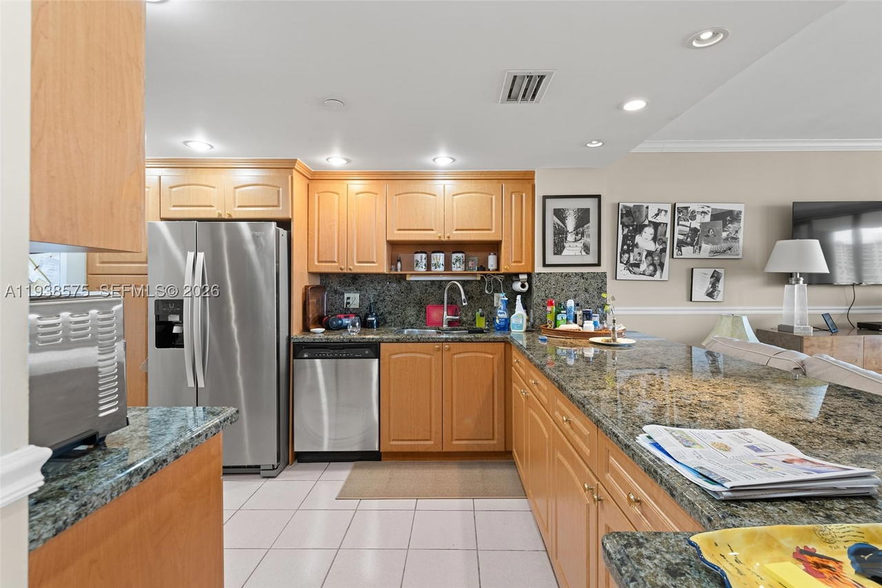Real estate property located at 11113 Biscayne Blvd #1554, Miami-dade, Jockey Club Iii Condo, Miami, FL