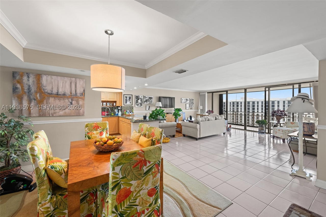 Real estate property located at 11113 Biscayne Blvd #1554, Miami-dade, Jockey Club Iii Condo, Miami, FL