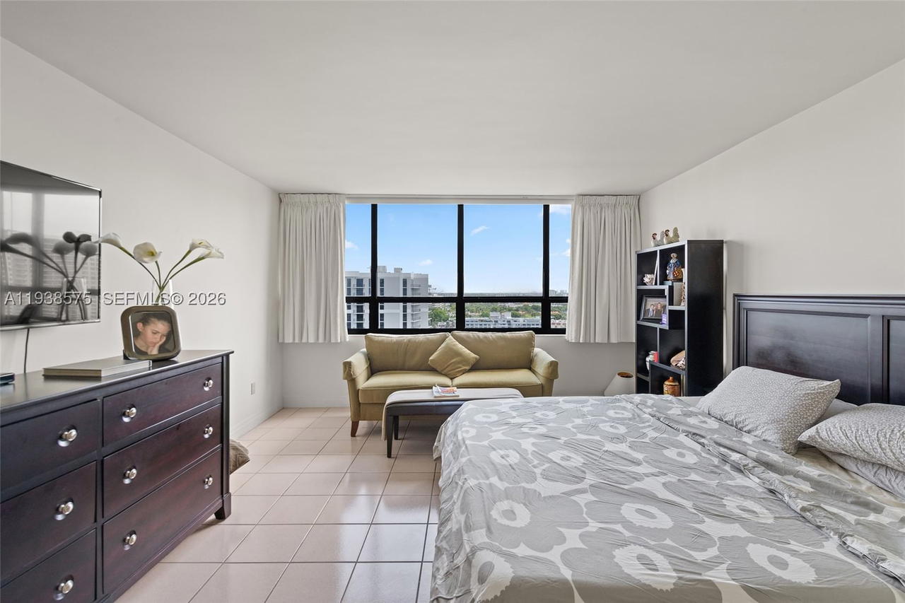Real estate property located at 11113 Biscayne Blvd #1554, Miami-dade, Jockey Club Iii Condo, Miami, FL