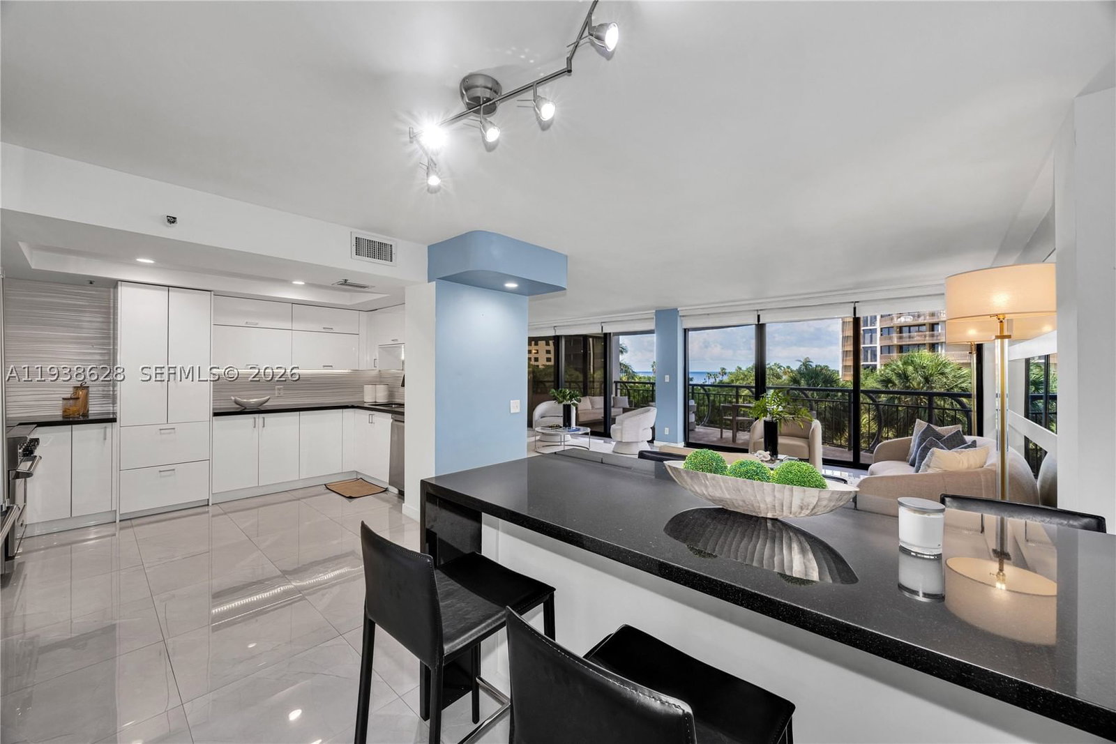 Real estate property located at 2843 Bayshore Dr #6B, Miami-dade, Grove Towers Condo, Miami, FL