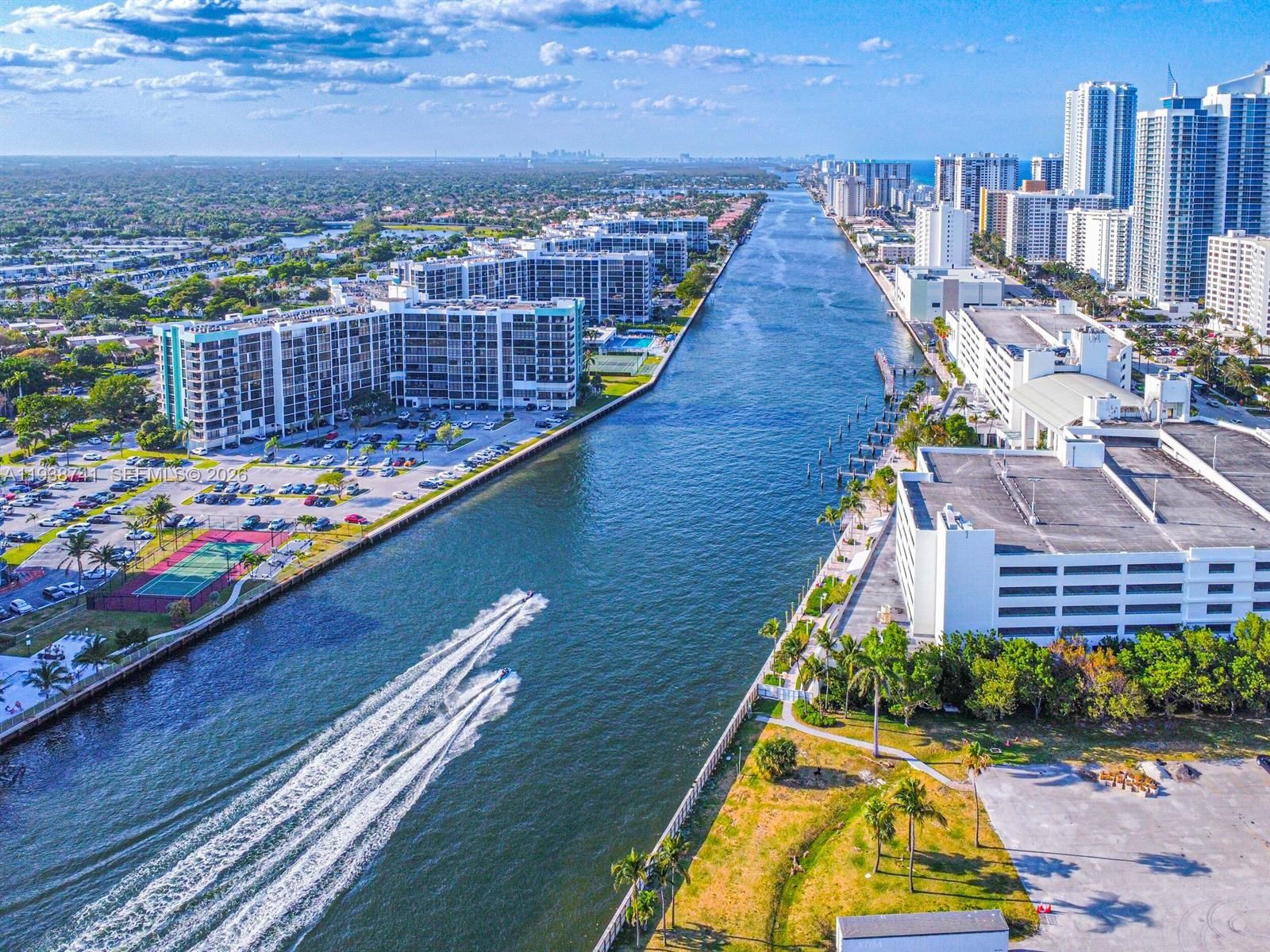 Real estate property located at 3800 Ocean Dr #817, Broward, Hallmark Of Hollywood Con, Hollywood, FL