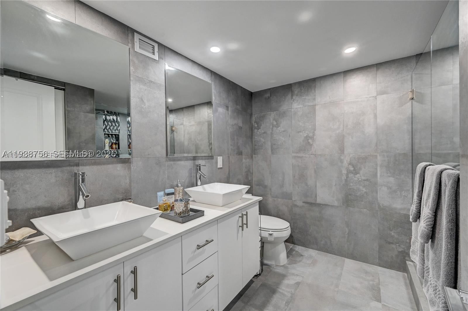 Real estate property located at 2049 Ocean Dr #701, Broward, Avant Garde Condo, Hallandale Beach, FL