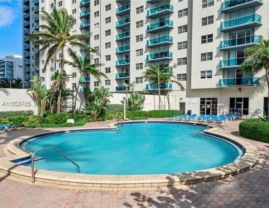 Real estate property located at 4001 Ocean Dr #4M, Broward, Sian Ocean Residences Con, Hollywood, FL
