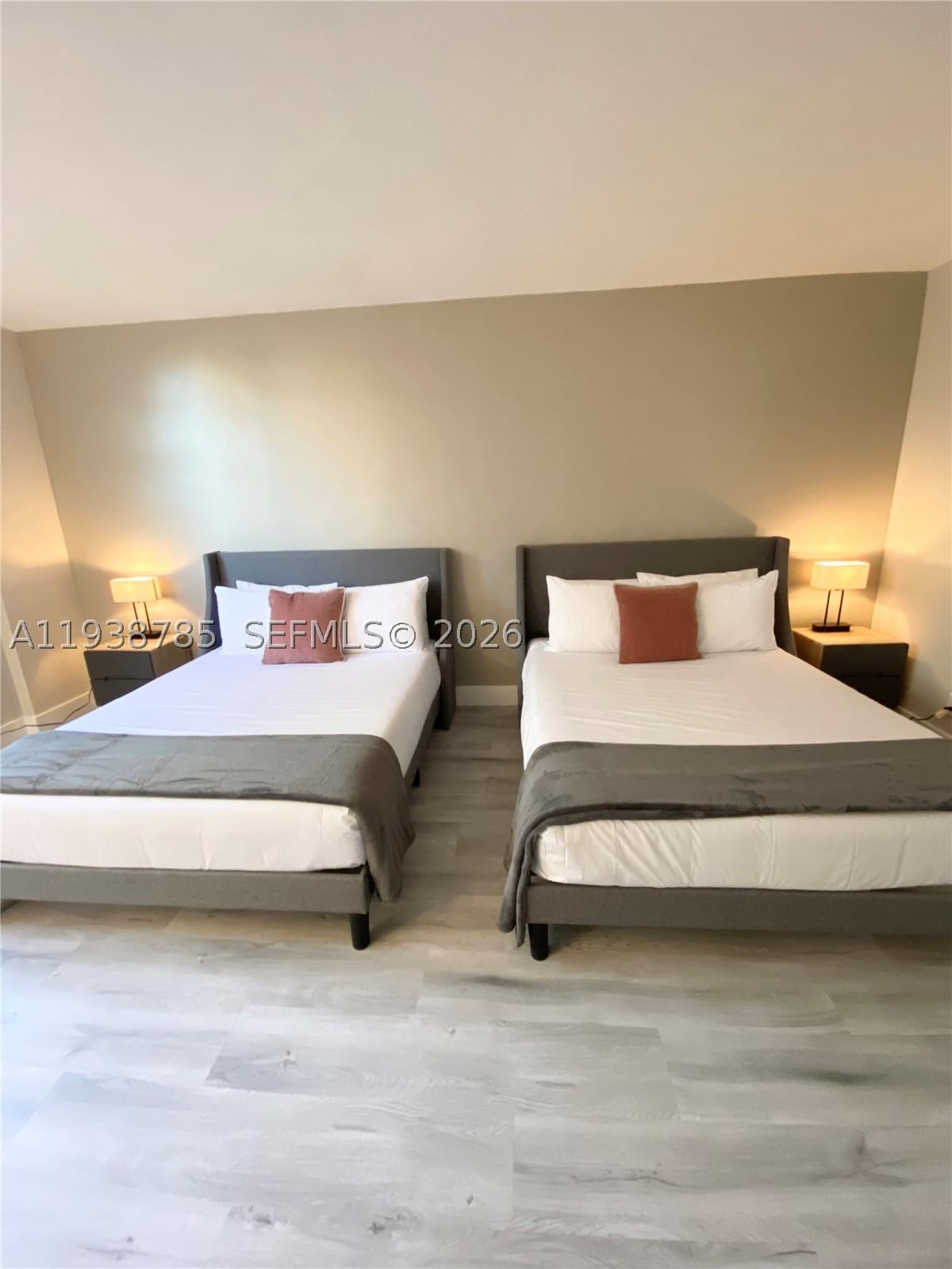 Real estate property located at 4001 Ocean Dr #4M, Broward, Sian Ocean Residences Con, Hollywood, FL