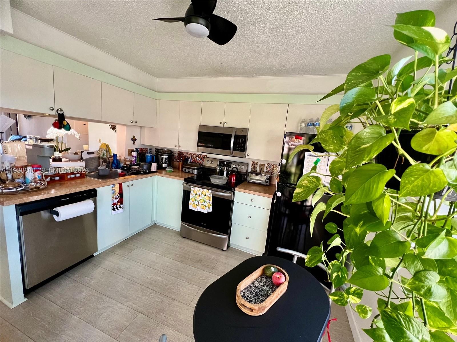 Real estate property located at 1190 Washington Cir #1190K, Miami-dade, Lakeshore Condo 11, Homestead, FL