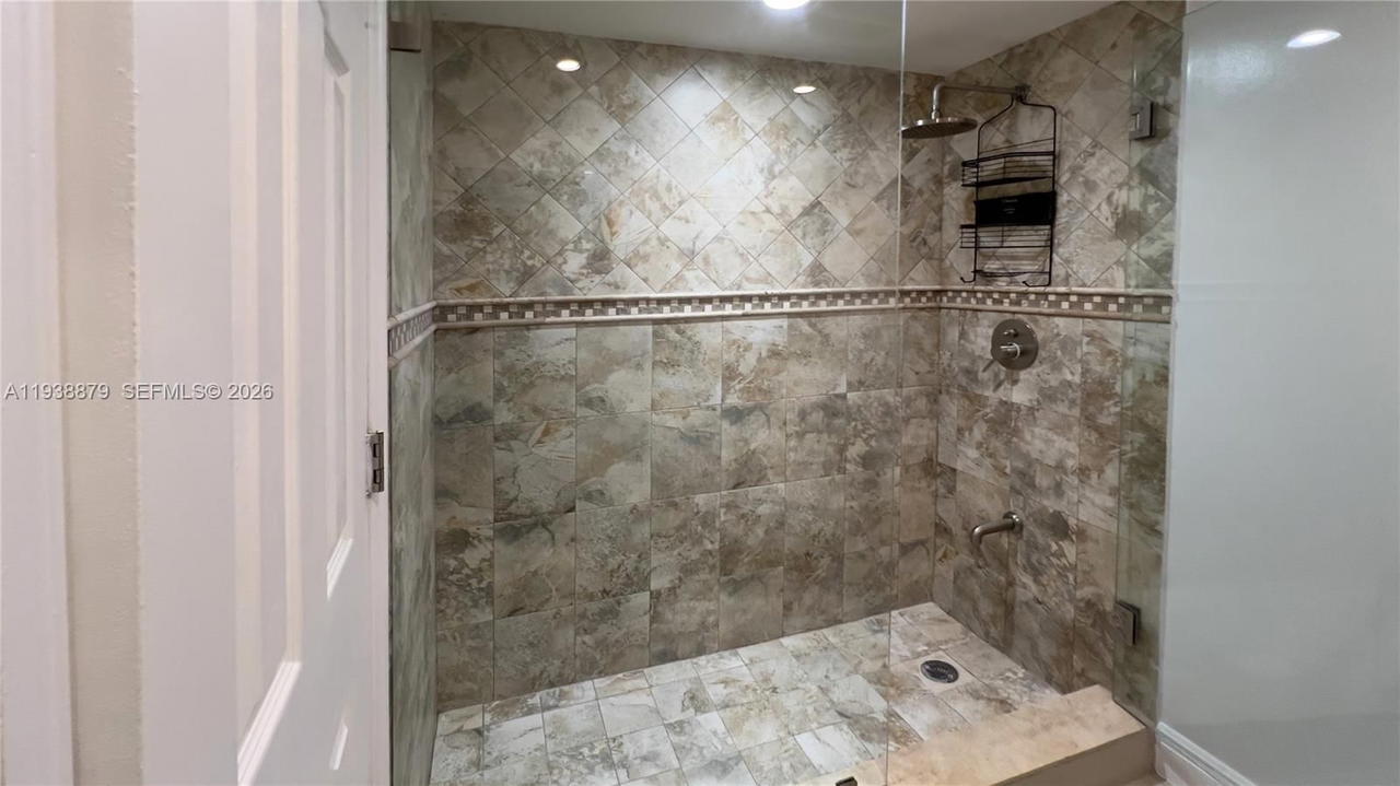 Real estate property located at 4360 79th Ave #1F, Miami-dade, Doral Gardens Condo, Doral, FL