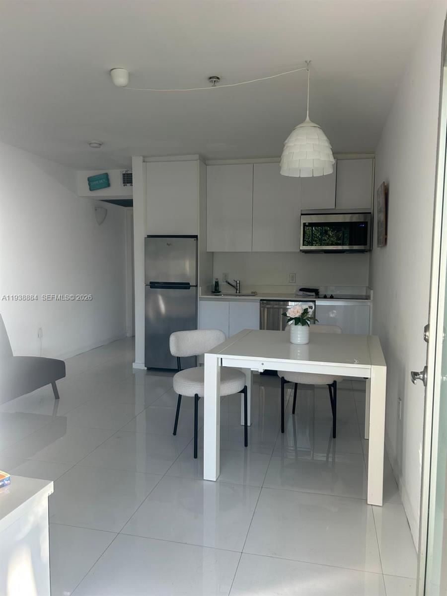 Real estate property located at 801 15th St #202, Miami-dade, Elisa Condo, Miami Beach, FL