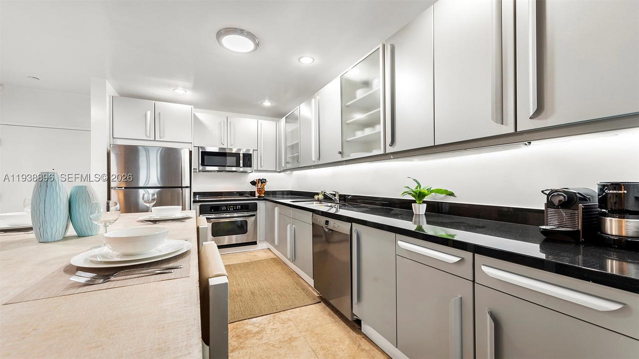 Real estate property located at 2301 Collins Ave #1632, Miami-dade, Roney Palace Condo, Miami Beach, FL