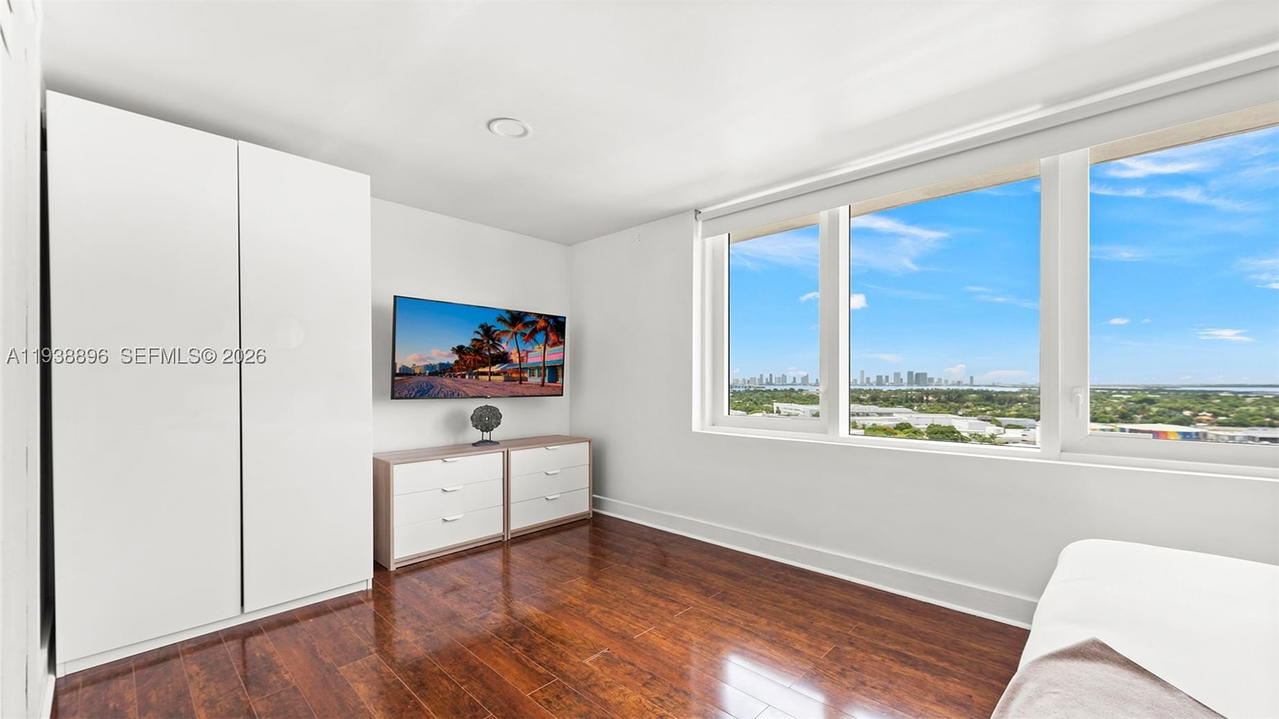 Real estate property located at 2301 Collins Ave #1632, Miami-dade, Roney Palace Condo, Miami Beach, FL