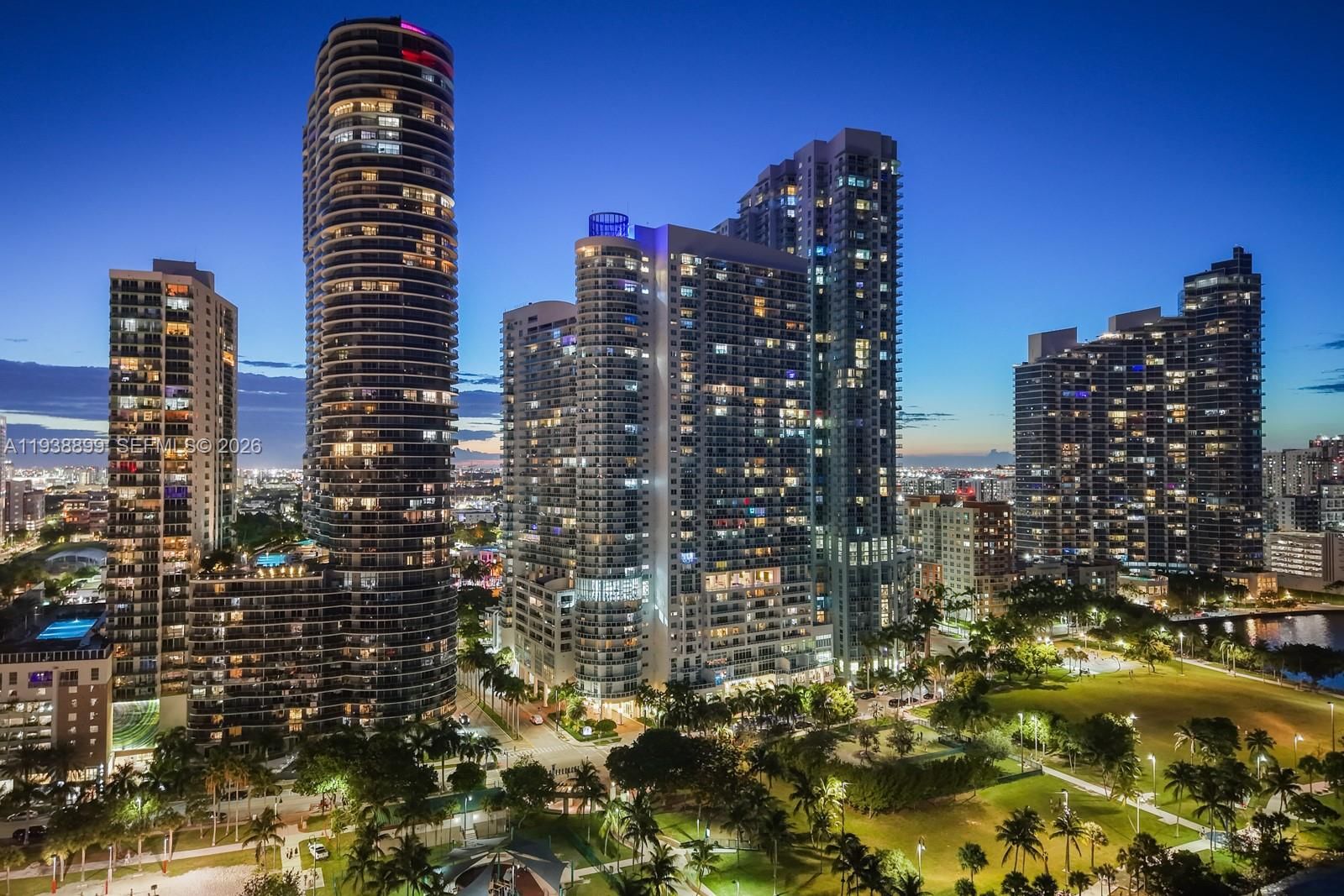 Real estate property located at 1800 Bayshore Dr #2511, Miami-dade, 1800 Club Condo, Miami, FL