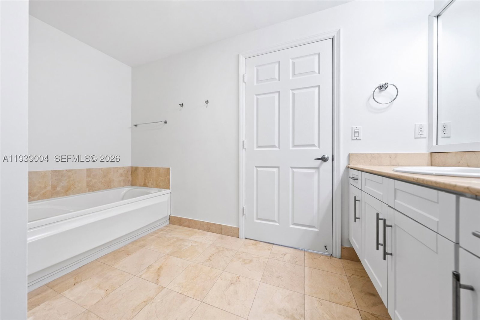 Real estate property located at 357 Almeria Ave #1106, Miami-dade, Gables Park Tower, Coral Gables, FL
