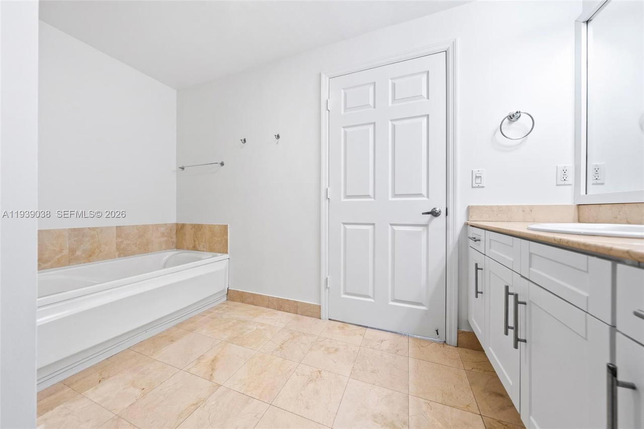 Real estate property located at 357 Almeria Ave #1406, Miami-dade, Gables Park Tower, Coral Gables, FL