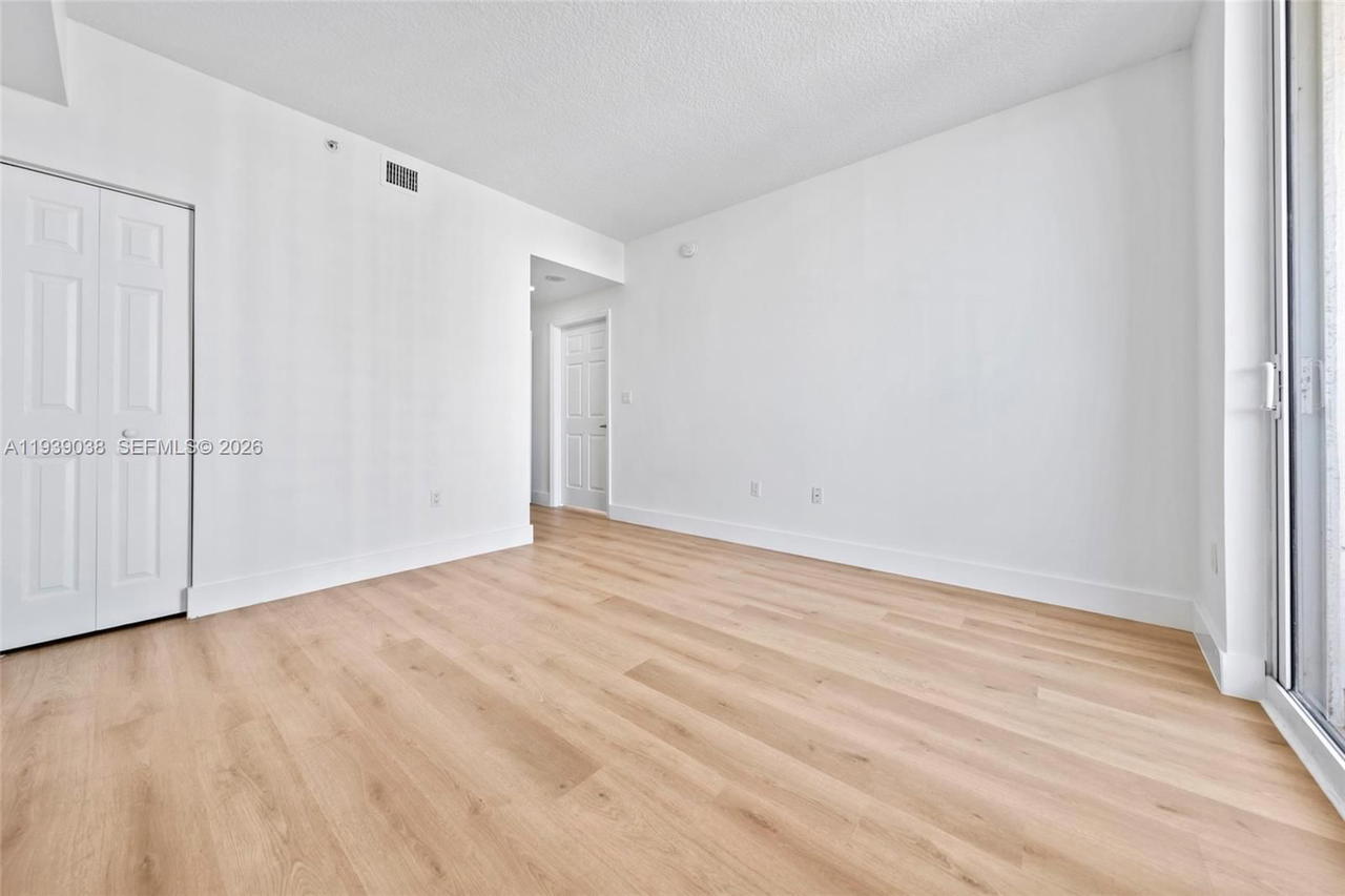Real estate property located at 357 Almeria Ave #1406, Miami-dade, Gables Park Tower, Coral Gables, FL