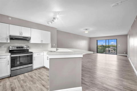 Real estate property located at 2112 Cypress Bend Dr #802, Broward, Cypress Bend Condominium, Pompano Beach, FL