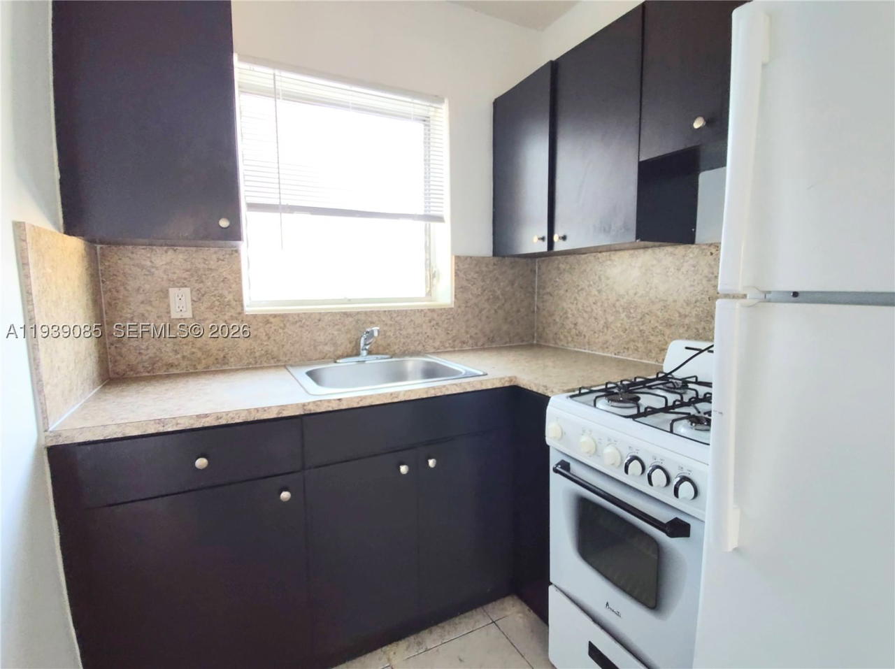 Real estate property located at 1565 6th St, Miami-dade, Lawrence Estates Land Cos, Miami, FL