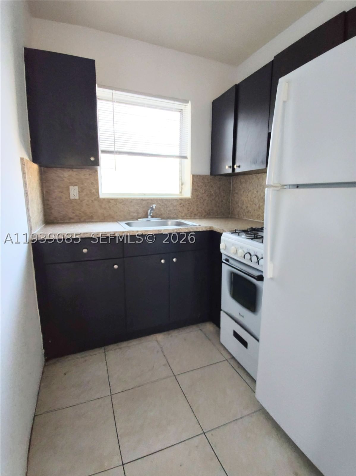 Real estate property located at 1565 6th St, Miami-dade, Lawrence Estates Land Cos, Miami, FL