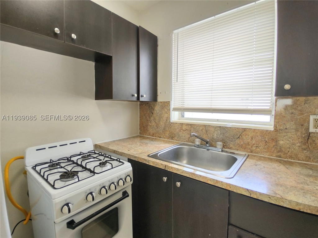Real estate property located at 1565 6th St, Miami-dade, Lawrence Estates Land Cos, Miami, FL
