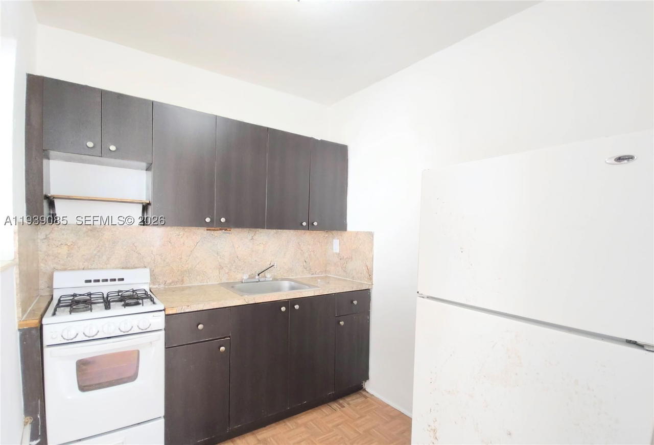 Real estate property located at 1565 6th St, Miami-dade, Lawrence Estates Land Cos, Miami, FL